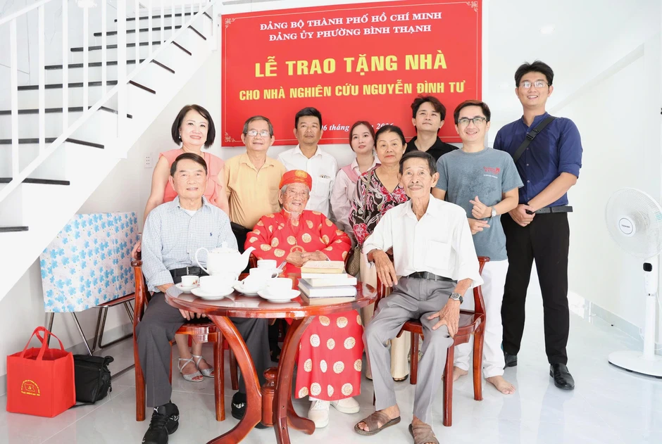 TPHCM tặng căn hộ cho nhà nghiên cứu Nguyễn Đình Tư TPHCM tặng căn hộ cho nhà nghiên cứu Nguyễn Đình Tư