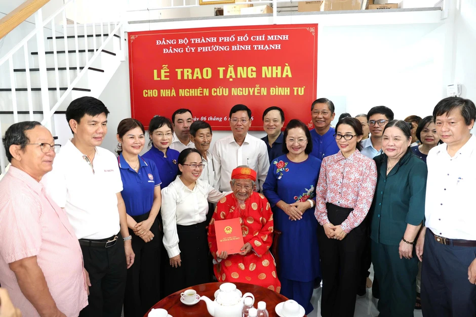 TPHCM tặng căn hộ cho nhà nghiên cứu Nguyễn Đình Tư TPHCM tặng căn hộ cho nhà nghiên cứu Nguyễn Đình Tư