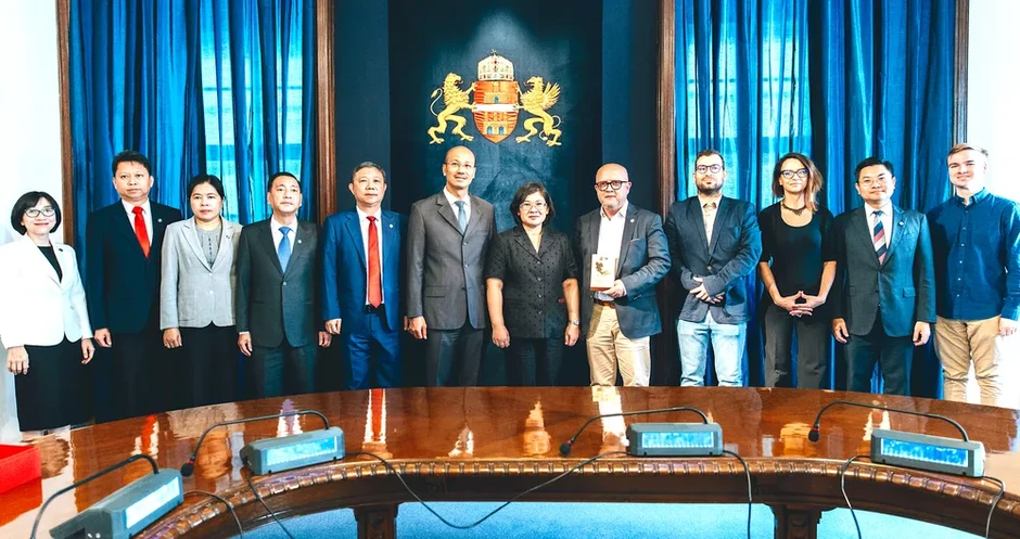 TPHCM tăng cường hợp tác với Pháp và Hungary về AI, logistics, giao thông đô thị