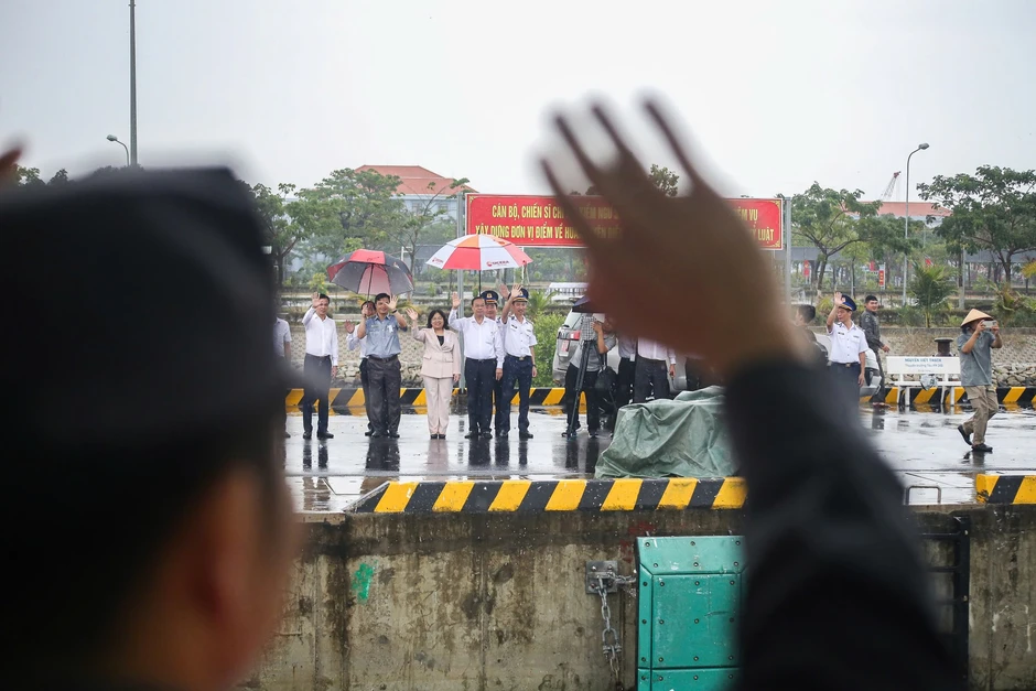 TPHCM: Tiễn các tàu lên đường thực hiện bầu cử sớm trên biển TPHCM: Tiễn các tàu lên đường thực hiện bầu cử sớm trên biển