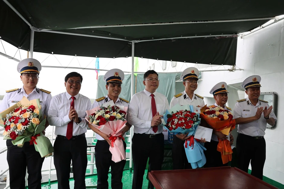 TPHCM: Tiễn các tàu lên đường thực hiện bầu cử sớm trên biển TPHCM: Tiễn các tàu lên đường thực hiện bầu cử sớm trên biển