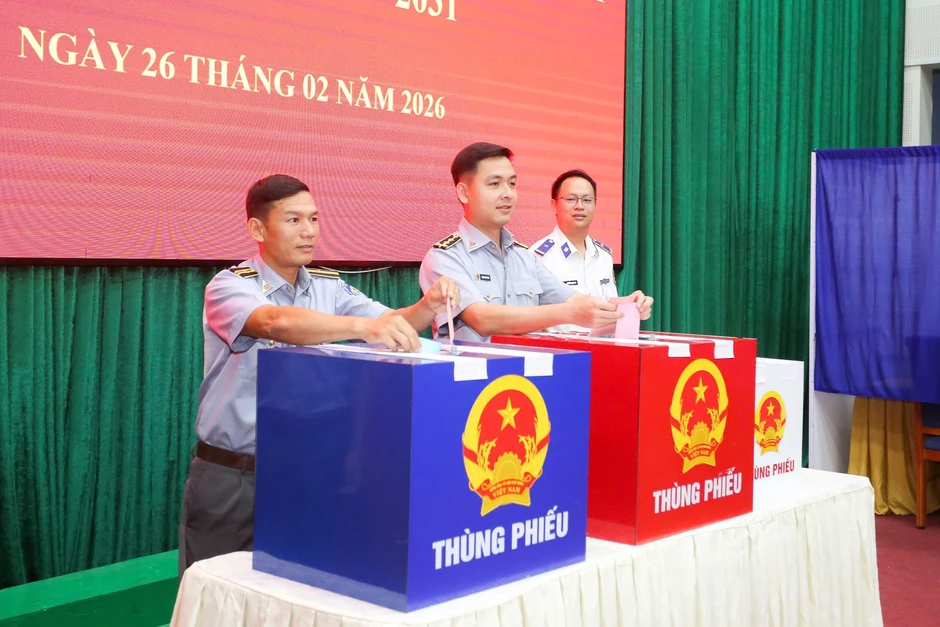 TPHCM: Tiễn các tàu lên đường thực hiện bầu cử sớm trên biển TPHCM: Tiễn các tàu lên đường thực hiện bầu cử sớm trên biển