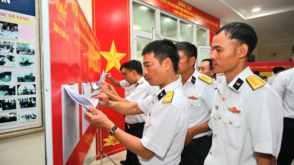 TPHCM: Tiễn các tàu lên đường thực hiện bầu cử sớm trên biển TPHCM: Tiễn các tàu lên đường thực hiện bầu cử sớm trên biển
