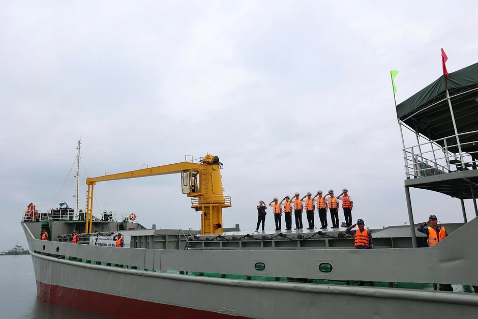 TPHCM: Tiễn các tàu lên đường thực hiện bầu cử sớm trên biển TPHCM: Tiễn các tàu lên đường thực hiện bầu cử sớm trên biển