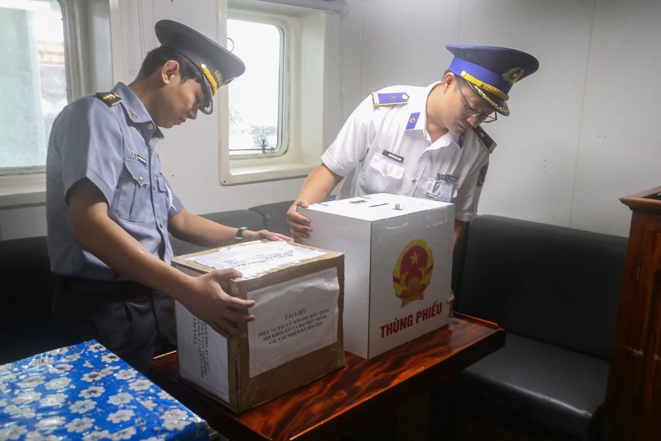 TPHCM: Tiễn các tàu lên đường thực hiện bầu cử sớm trên biển TPHCM: Tiễn các tàu lên đường thực hiện bầu cử sớm trên biển