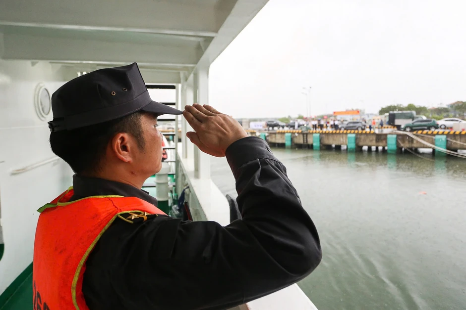 TPHCM: Tiễn các tàu lên đường thực hiện bầu cử sớm trên biển TPHCM: Tiễn các tàu lên đường thực hiện bầu cử sớm trên biển