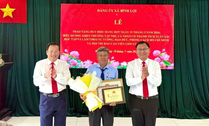 TPHCM: Tôn vinh đảng viên tiêu biểu, lan tỏa học tập và làm theo Bác TPHCM: Tôn vinh đảng viên tiêu biểu, lan tỏa học tập và làm theo Bác