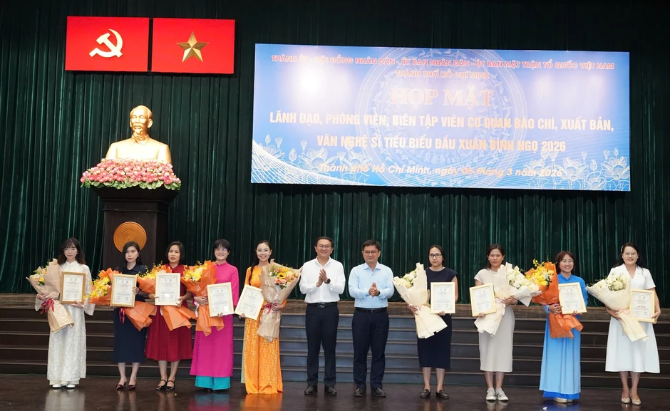 TPHCM trao giải thưởng báo chí viết về Nghị quyết 57 phát triển khoa học - công nghệ TPHCM trao giải thưởng báo chí viết về Nghị quyết 57 phát triển khoa học - công nghệ