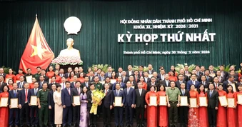 TPHCM trao Giấy chứng nhận đại biểu HĐND khóa XI
