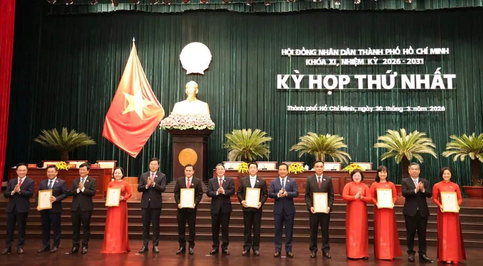 TPHCM trao Giấy chứng nhận đại biểu HĐND khóa XI TPHCM trao Giấy chứng nhận đại biểu HĐND khóa XI