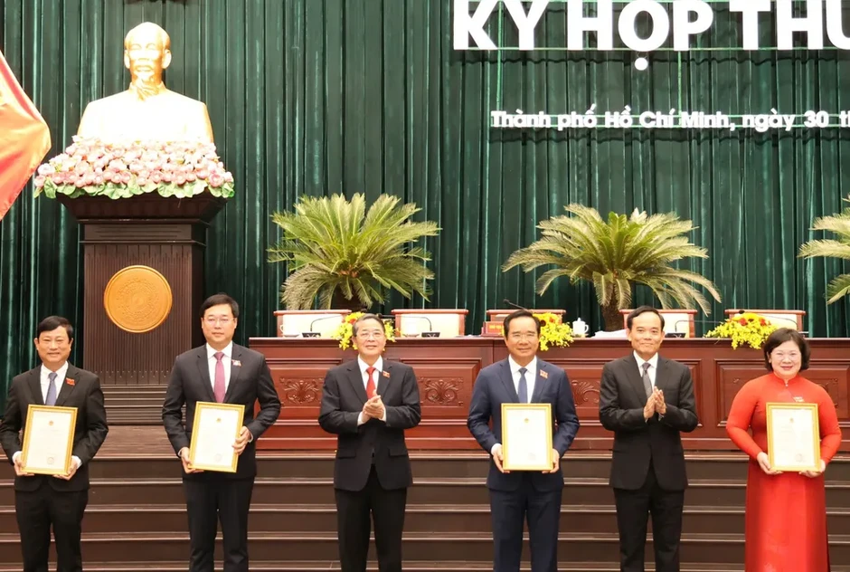 TPHCM trao Giấy chứng nhận đại biểu HĐND khóa XI TPHCM trao Giấy chứng nhận đại biểu HĐND khóa XI