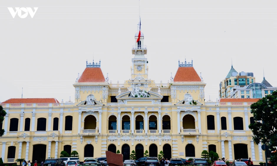 TP.HCM treo cờ rủ Quốc tang tưởng niệm Chủ tịch Quốc hội Lào TP.HCM treo cờ rủ Quốc tang tưởng niệm Chủ tịch Quốc hội Lào