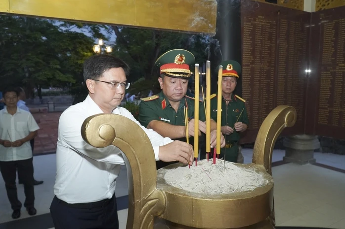 TPHCM xác minh vị trí nghi hố chôn tập thể liệt sĩ tại Công viên Lê Thị Riêng TPHCM xác minh vị trí nghi hố chôn tập thể liệt sĩ tại Công viên Lê Thị Riêng