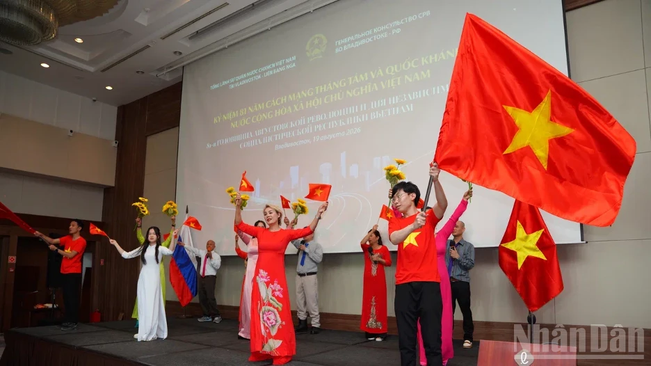 Trang trọng kỷ niệm 81 năm Cách mạng Tháng Tám và Quốc khánh 2/9 tại Vladivostok Trang trọng kỷ niệm 81 năm Cách mạng Tháng Tám và Quốc khánh 2/9 tại Vladivostok