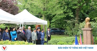 Trang trọng Lễ kỷ niệm 136 năm ngày sinh Chủ tịch Hồ Chí Minh ở Montreuil - Pháp