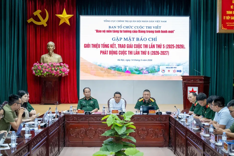 Trao 31 giải cuộc thi viết "Bảo vệ nền tảng tư tưởng của Đảng trong tình hình mới" Trao 31 giải cuộc thi viết "Bảo vệ nền tảng tư tưởng của Đảng trong tình hình mới"