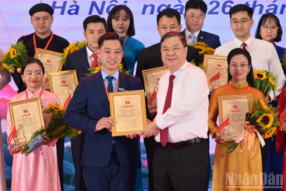 Trao giải cho các báo cáo viên, tuyên truyền viên giỏi Đảng bộ Chính phủ năm 2026 Trao giải cho các báo cáo viên, tuyên truyền viên giỏi Đảng bộ Chính phủ năm 2026