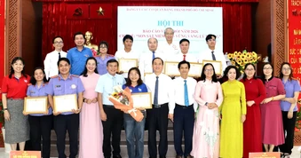 Trao giải hội thi Báo cáo viên giỏi năm 2026
