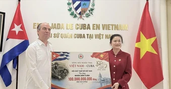 Trao hỗ trợ 100 tỷ đồng của nhân dân Việt Nam dành cho nhân dân Cuba