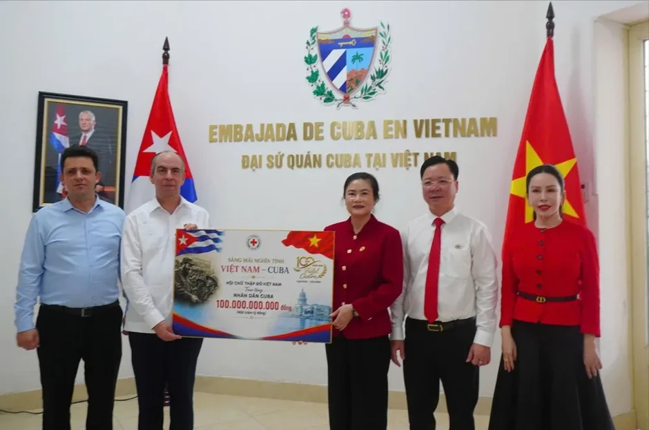 Trao hỗ trợ 100 tỷ đồng của nhân dân Việt Nam dành cho nhân dân Cuba Trao hỗ trợ 100 tỷ đồng của nhân dân Việt Nam dành cho nhân dân Cuba
