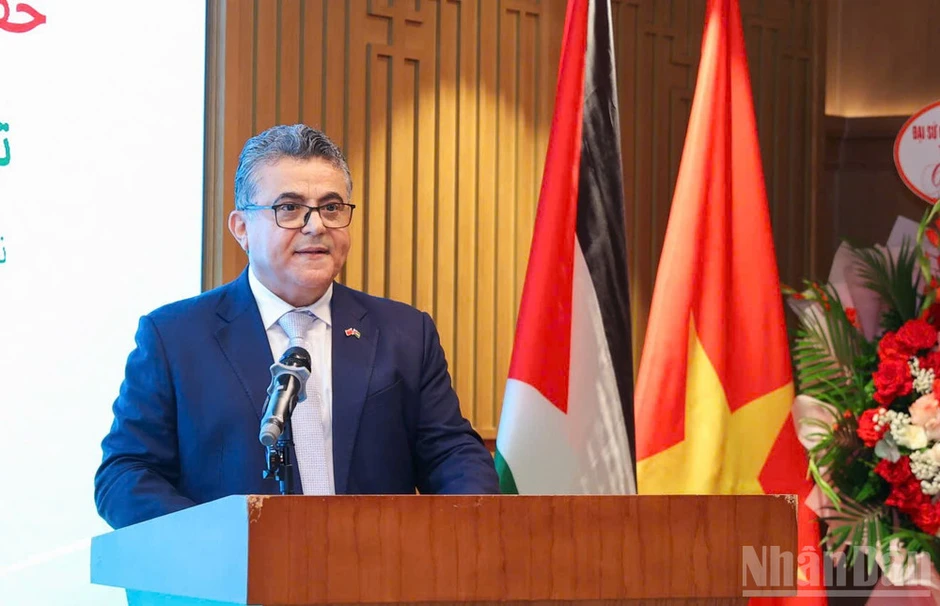 Trao Huân chương “Ngôi sao Công trạng” của Nhà nước Palestine tặng nguyên Phó Chủ tịch nước Nguyễn Thị Bình Trao Huân chương “Ngôi sao Công trạng” của Nhà nước Palestine tặng nguyên Phó Chủ tịch nước Nguyễn Thị Bình