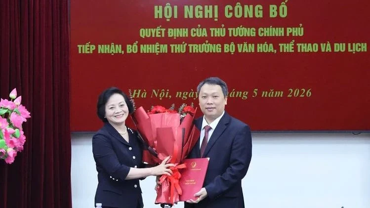 Trao quyết định bổ nhiệm ông Nguyễn Huy Dũng giữ chức Thứ trưởng Bộ VHTT&DL Trao quyết định bổ nhiệm ông Nguyễn Huy Dũng giữ chức Thứ trưởng Bộ VHTT&DL