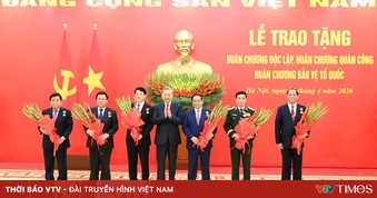 Trao tặng Huân chương cao quý cho các lãnh đạo Đảng, Nhà nước và cán bộ cấp cao