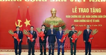 Trao tặng Huân chương cao quý cho lãnh đạo Đảng, Nhà nước và cán bộ cấp cao