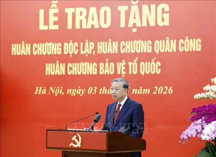 Trao tặng Huân chương cao quý cho lãnh đạo Đảng, Nhà nước và cán bộ cấp cao Trao tặng Huân chương cao quý cho lãnh đạo Đảng, Nhà nước và cán bộ cấp cao