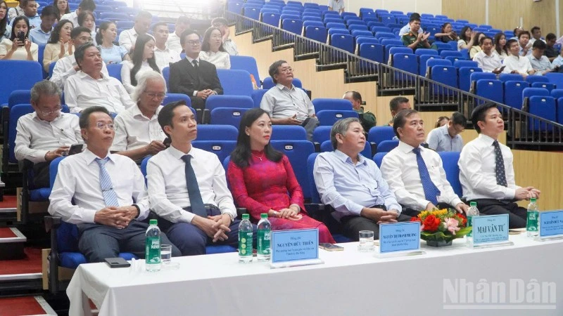 Trao thưởng Giải Báo chí Huỳnh Thúc Kháng thành phố Đà Nẵng lần thứ nhất Trao thưởng Giải Báo chí Huỳnh Thúc Kháng thành phố Đà Nẵng lần thứ nhất