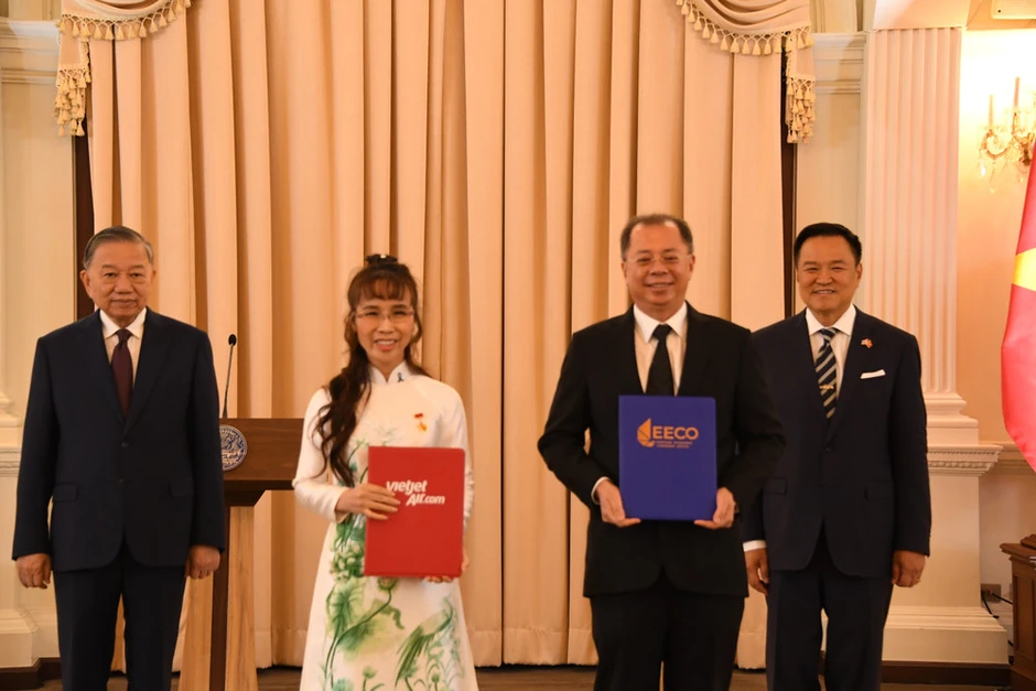 Trao văn kiện hợp tác và công bố Logo kỷ niệm quan hệ ngoại giao Việt Nam-Thái Lan Trao văn kiện hợp tác và công bố Logo kỷ niệm quan hệ ngoại giao Việt Nam-Thái Lan