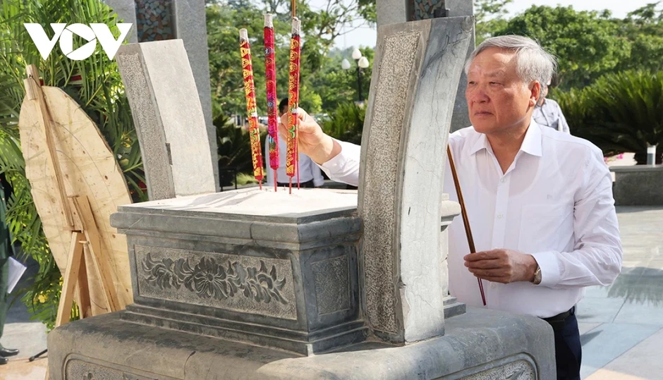 Tri ân các Anh hùng liệt sĩ, Mẹ Việt Nam Anh hùng Tri ân các Anh hùng liệt sĩ, Mẹ Việt Nam Anh hùng