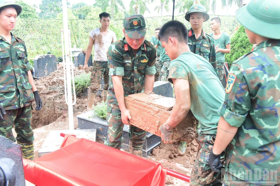 Triển khai lấy mẫu hài cốt liệt sĩ chưa xác định thông tin tại Nghĩa trang Mai Dịch để giám định ADN Triển khai lấy mẫu hài cốt liệt sĩ chưa xác định thông tin tại Nghĩa trang Mai Dịch để giám định ADN