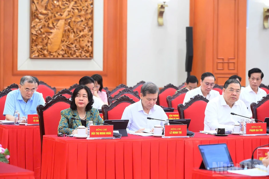 Triển khai nhiệm vụ tổng kết thực tiễn và nghiên cứu sửa đổi, bổ sung Điều lệ Đảng Triển khai nhiệm vụ tổng kết thực tiễn và nghiên cứu sửa đổi, bổ sung Điều lệ Đảng