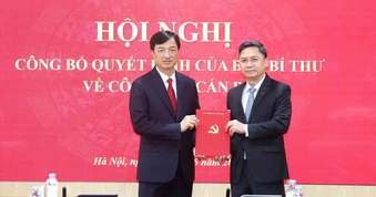 Triển khai quyết định về công tác cán bộ
