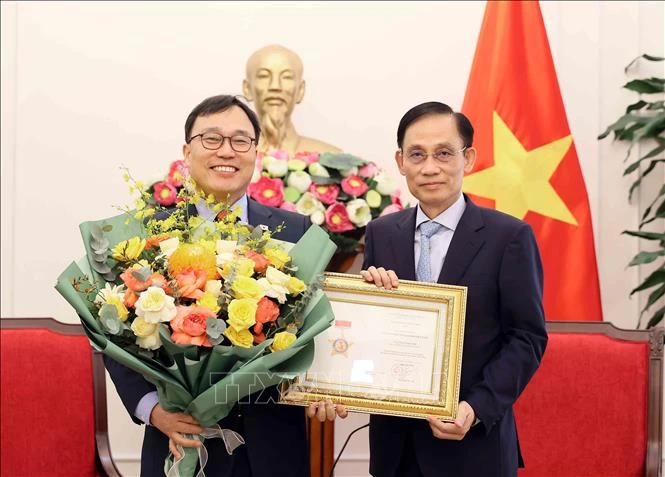 Triển khai thực chất các thỏa thuận hợp tác giữa lãnh đạo cấp cao Việt Nam - Hàn Quốc Triển khai thực chất các thỏa thuận hợp tác giữa lãnh đạo cấp cao Việt Nam - Hàn Quốc