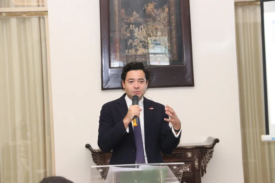 Triển lãm ảnh Lyon - TPHCM: Góc nhìn giao thoa giữa hai thành phố Triển lãm ảnh Lyon - TPHCM: Góc nhìn giao thoa giữa hai thành phố