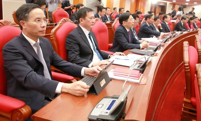 Trong ngày làm việc thứ 2, Hội nghị Trung ương thảo luận nhiều nội dung quan trọng Trong ngày làm việc thứ 2, Hội nghị Trung ương thảo luận nhiều nội dung quan trọng
