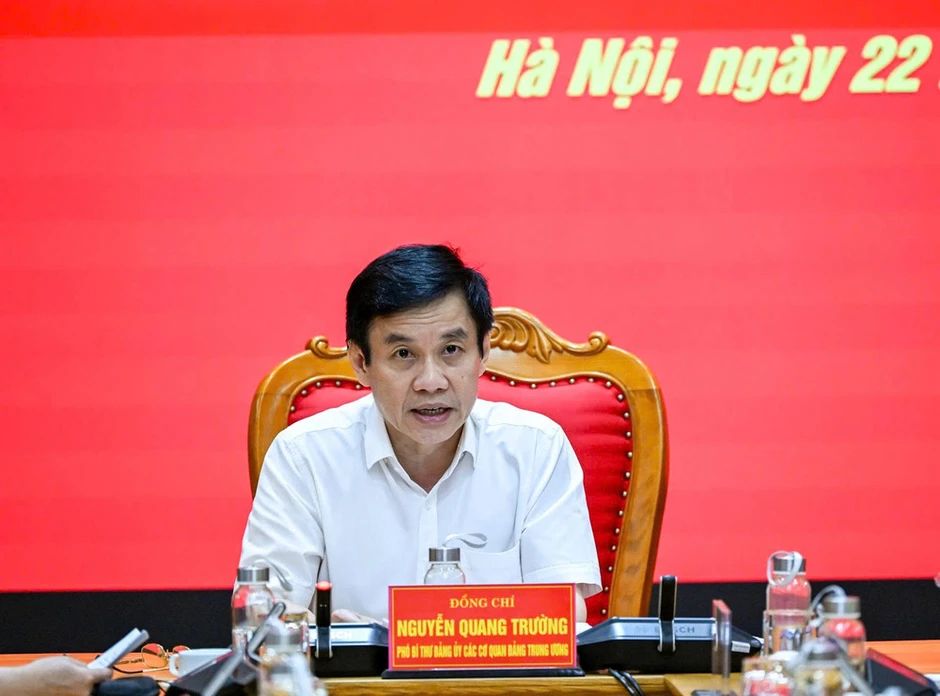 Trọng tâm là kiểm tra, giám sát việc tổ chức thực hiện các nghị quyết, kết luận của Trung ương Trọng tâm là kiểm tra, giám sát việc tổ chức thực hiện các nghị quyết, kết luận của Trung ương