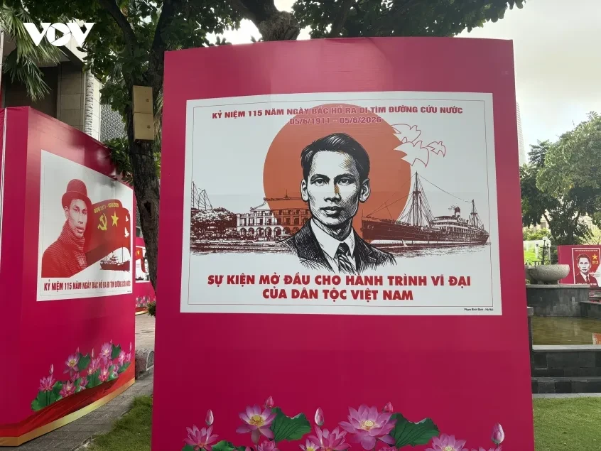 Trưng bày 180 tranh cổ động kỷ niệm 115 năm ngày Bác Hồ ra đi tìm đường cứu nước