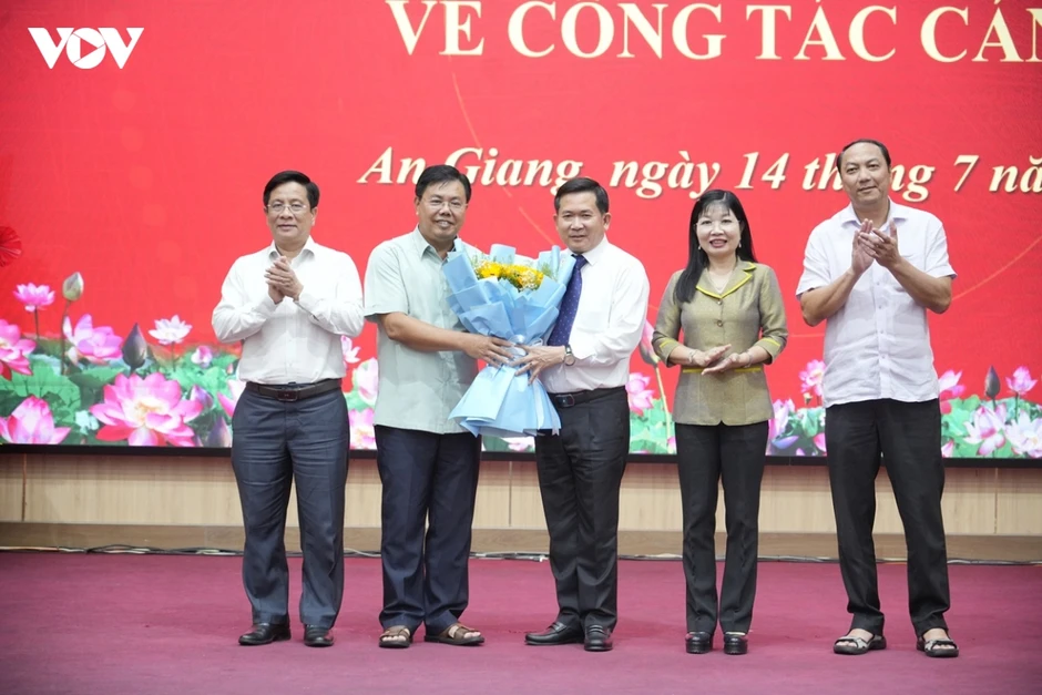 Trung tướng Đinh Văn Nơi giữ chức Phó Bí thư Tỉnh uỷ An Giang