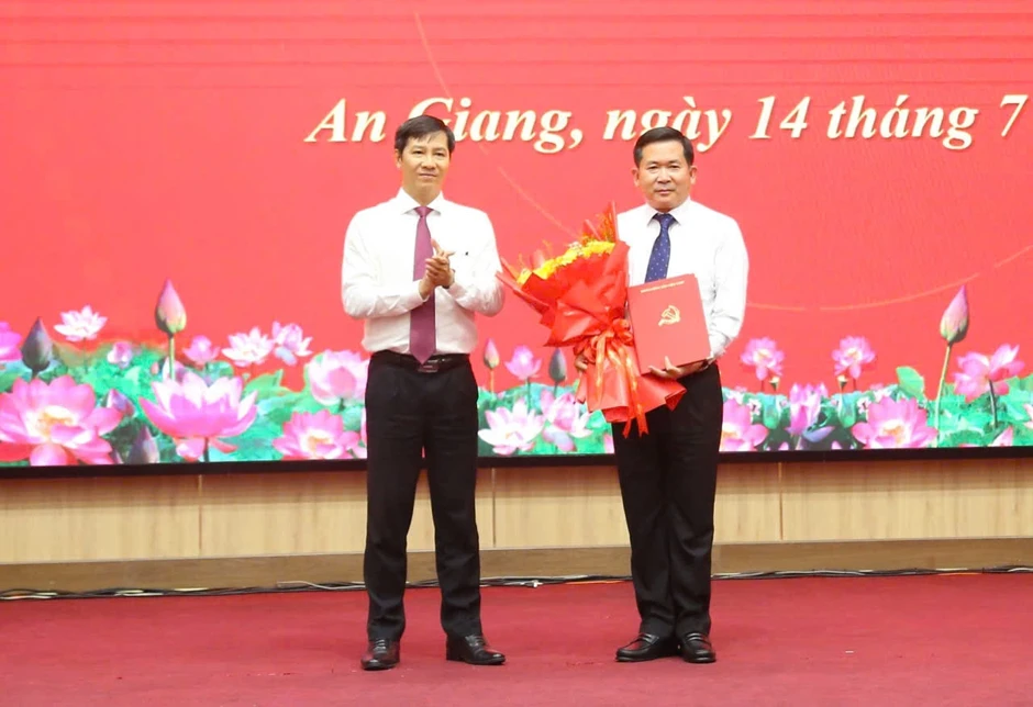Trung tướng Đinh Văn Nơi làm Phó Bí thư An Giang, Bí thư đặc khu Phú Quốc Trung tướng Đinh Văn Nơi làm Phó Bí thư An Giang, Bí thư đặc khu Phú Quốc