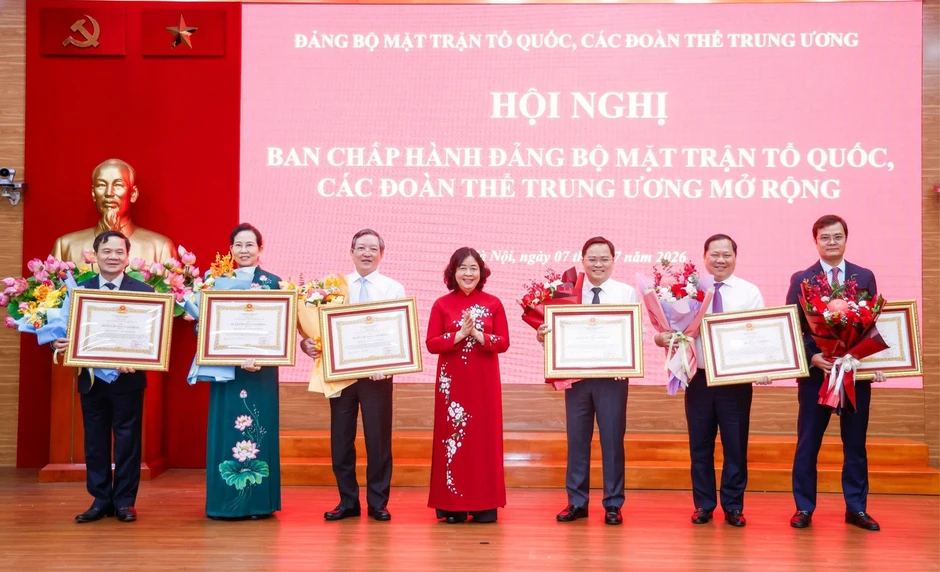 Trung ương Đoàn nhận Huân chương Lao động hạng Ba Trung ương Đoàn nhận Huân chương Lao động hạng Ba
