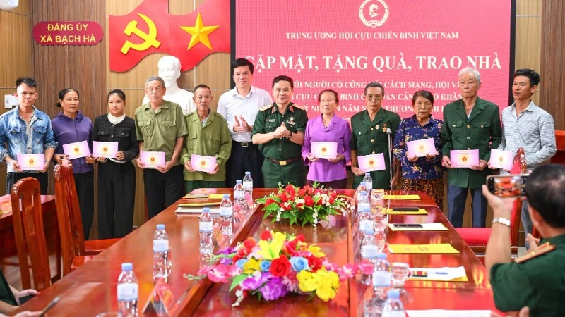 Trung ương Hội Cựu chiến binh Việt Nam tri ân các Anh hùng liệt sĩ tại Nghệ An Trung ương Hội Cựu chiến binh Việt Nam tri ân các Anh hùng liệt sĩ tại Nghệ An