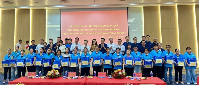 Trưởng ban Nội chính Trung ương Lê Minh Trí thăm, tặng quà cho công nhân tại Đồng Nai Trưởng ban Nội chính Trung ương Lê Minh Trí thăm, tặng quà cho công nhân tại Đồng Nai