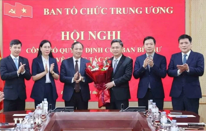 Trưởng Ban Tổ chức Thành ủy Hà Nội làm Phó Trưởng Ban Tổ chức Trung ương Trưởng Ban Tổ chức Thành ủy Hà Nội làm Phó Trưởng Ban Tổ chức Trung ương