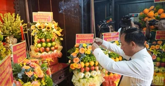Trưởng Ban Tuyên giáo Trung ương dâng hoa, dâng hương kỷ niệm 150 năm Ngày sinh cụ Huỳnh Thúc Kháng