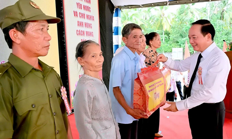 Trưởng Ban Tuyên giáo Trung ương: Gia Lai nghiên cứu thí điểm xây dựng phường xã hội chủ nghĩa Trưởng Ban Tuyên giáo Trung ương: Gia Lai nghiên cứu thí điểm xây dựng phường xã hội chủ nghĩa