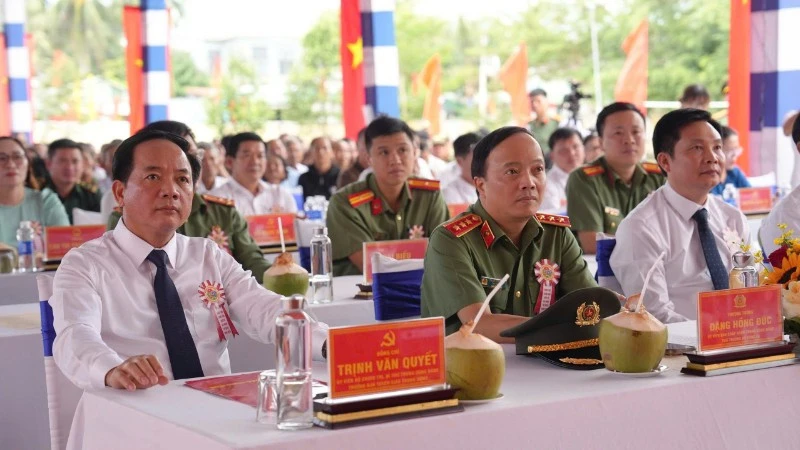 Trưởng Ban Tuyên giáo Trung ương Trịnh Văn Quyết dự Ngày hội toàn dân bảo vệ an ninh Tổ quốc tại Gia Lai Trưởng Ban Tuyên giáo Trung ương Trịnh Văn Quyết dự Ngày hội toàn dân bảo vệ an ninh Tổ quốc tại Gia Lai