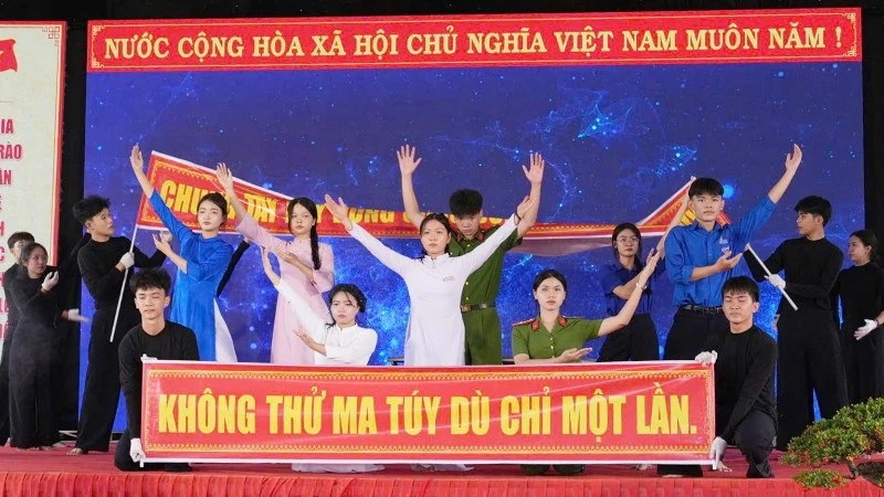 Trưởng Ban Tuyên giáo Trung ương Trịnh Văn Quyết dự Ngày hội toàn dân bảo vệ an ninh Tổ quốc tại Gia Lai Trưởng Ban Tuyên giáo Trung ương Trịnh Văn Quyết dự Ngày hội toàn dân bảo vệ an ninh Tổ quốc tại Gia Lai